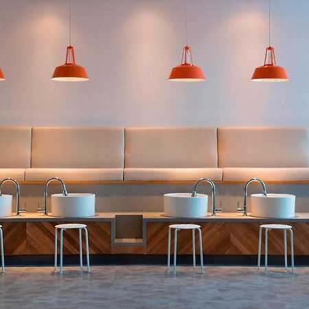 Courtyard By Marriott Calgary South Hotel Kültér fotó