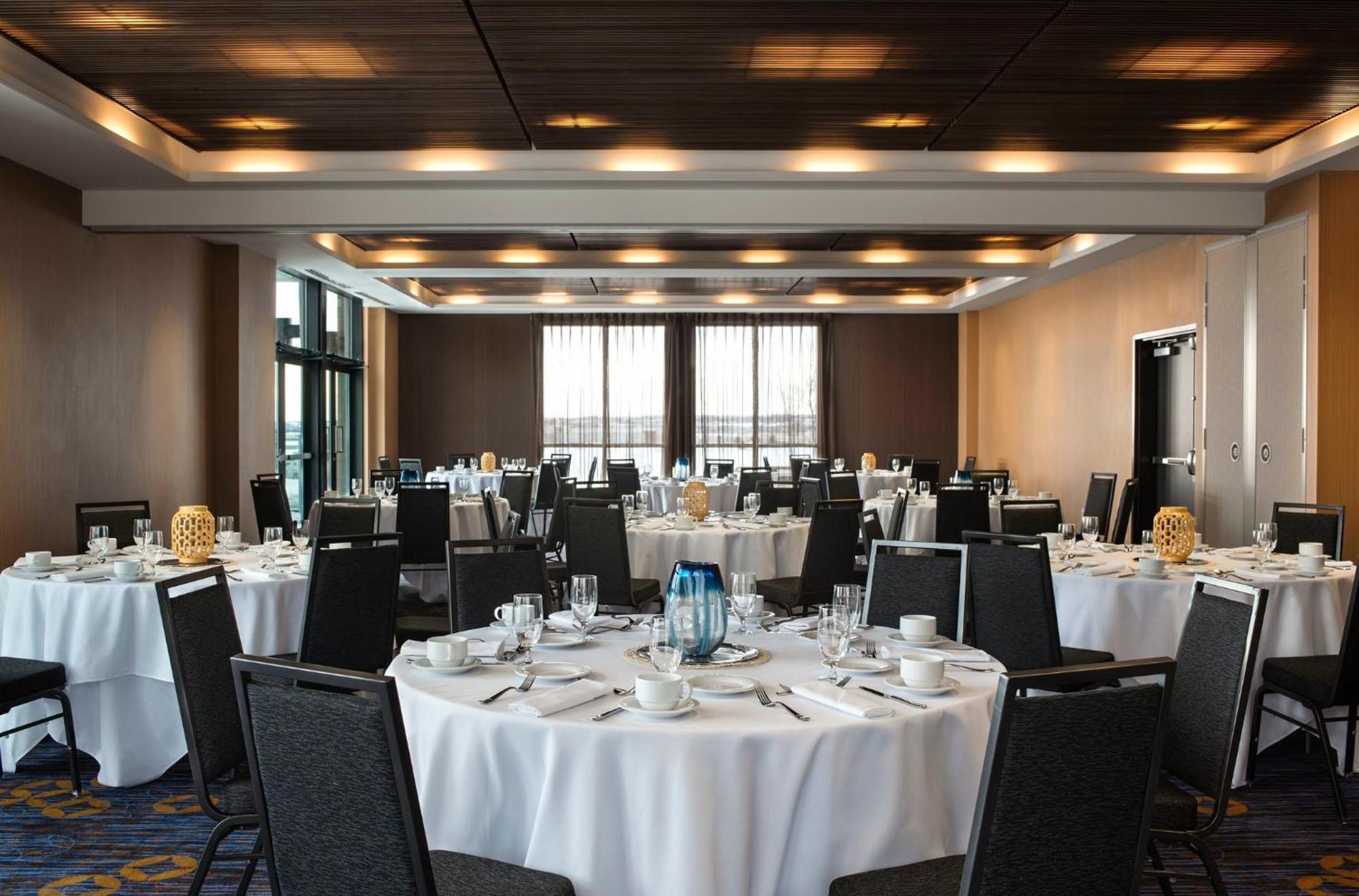 Courtyard By Marriott Calgary South Hotel Kültér fotó