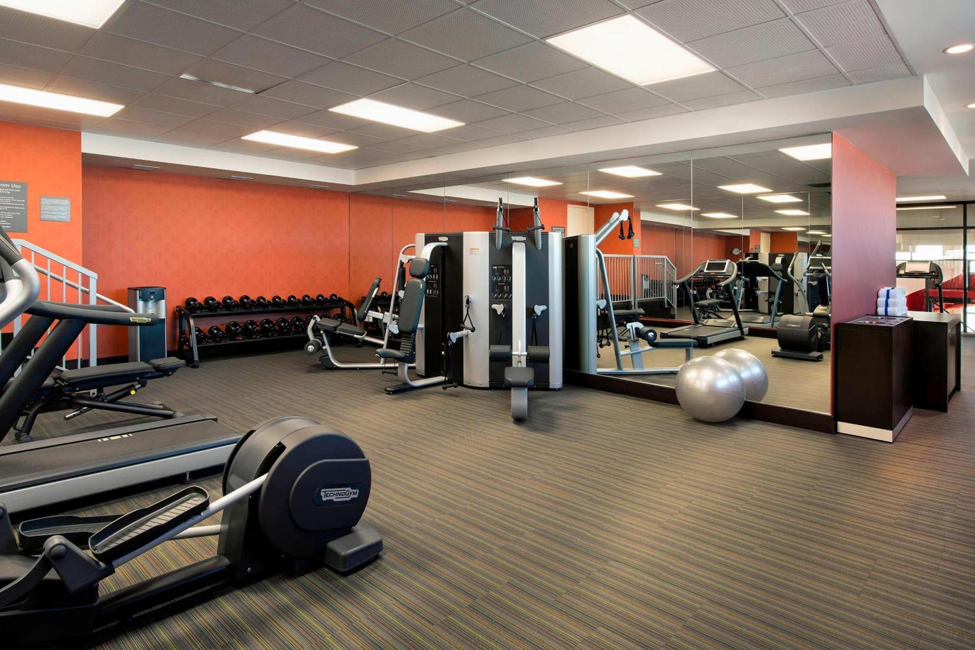 Courtyard By Marriott Calgary South Hotel Kültér fotó