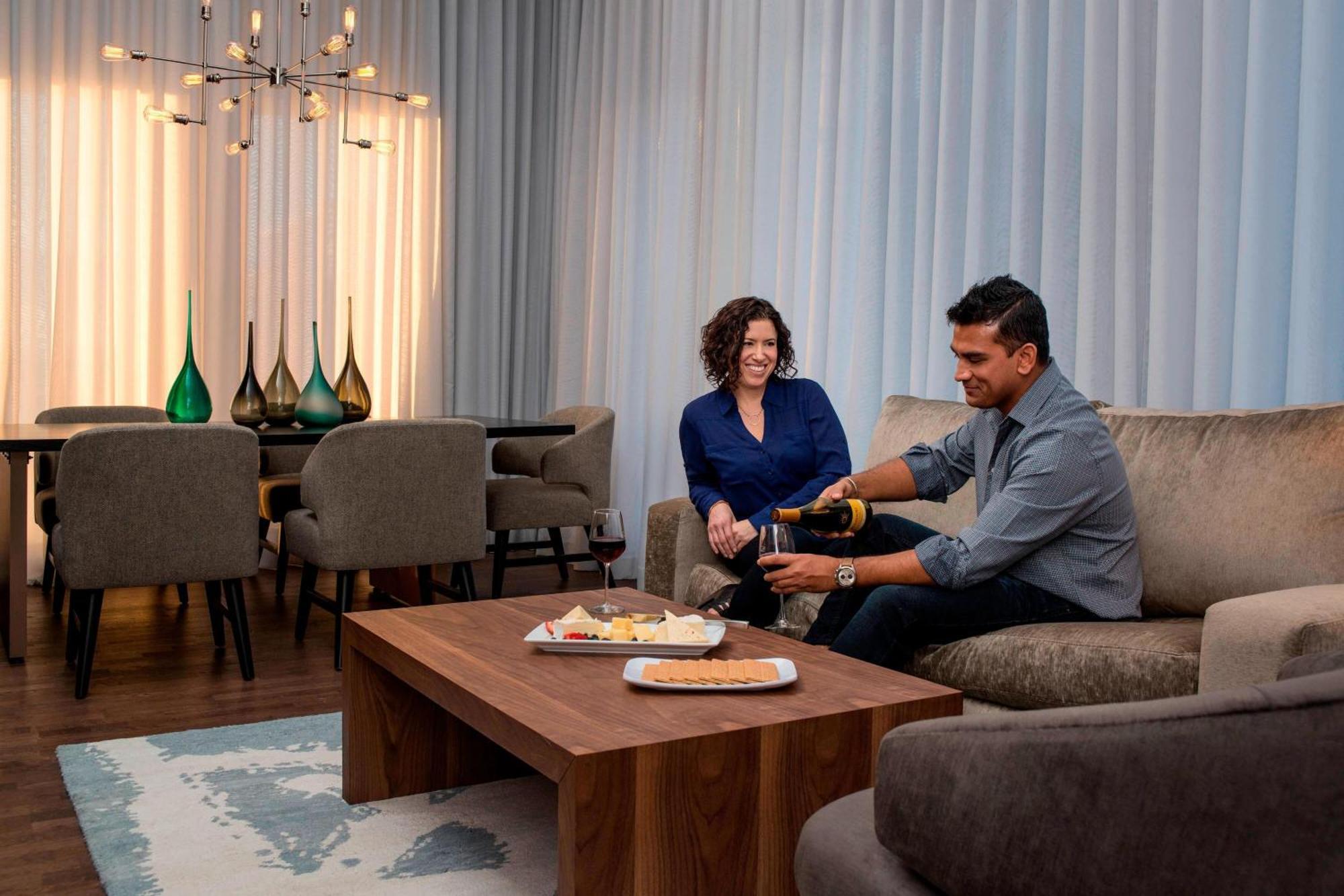 Courtyard By Marriott Calgary South Hotel Kültér fotó