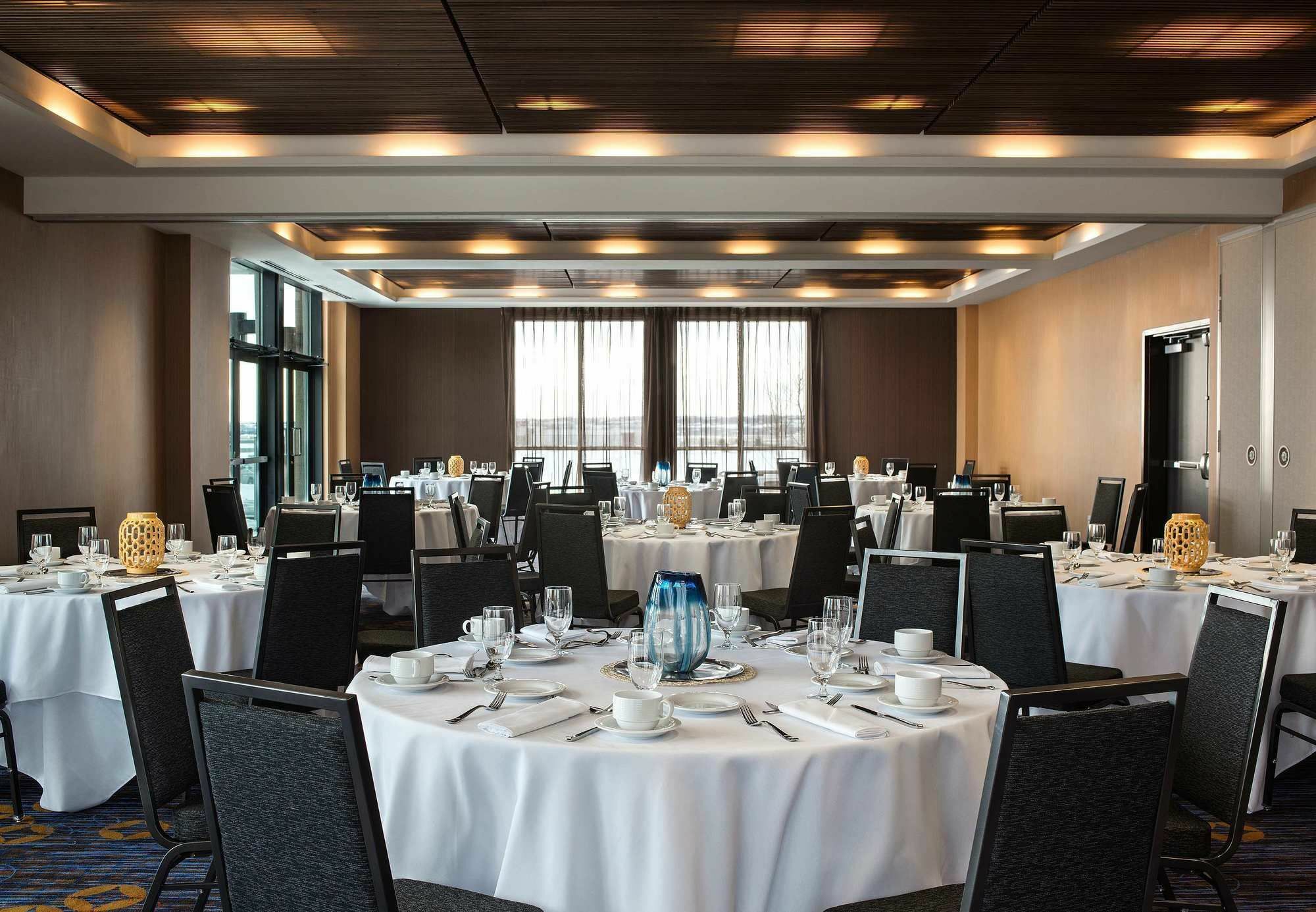 Courtyard By Marriott Calgary South Hotel Kültér fotó